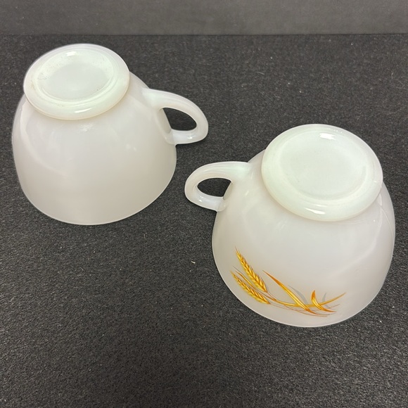 Anchor Hocking Milk Glass Tea Cups (Pair) Golden Wheat Pattern - Picture 4 of 5